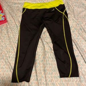 True it size small sevens ash gray neon yellow capri leggings
